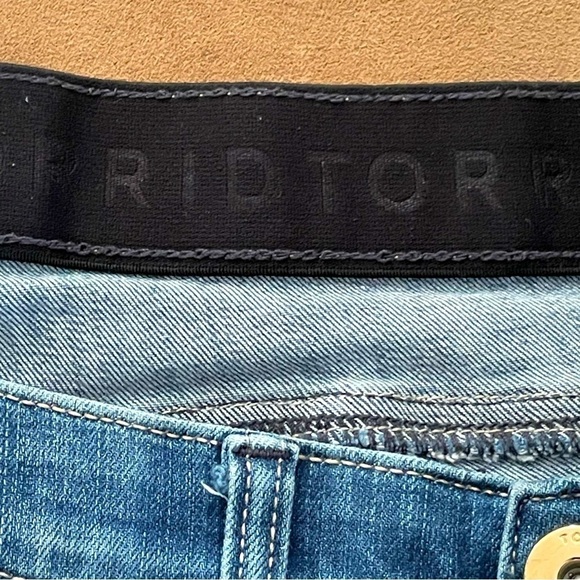 Plus Size Torrid Bombshell Skinny 5 Button Fly Jeans Premium Stretch Size 14R - Picture 10 of 13